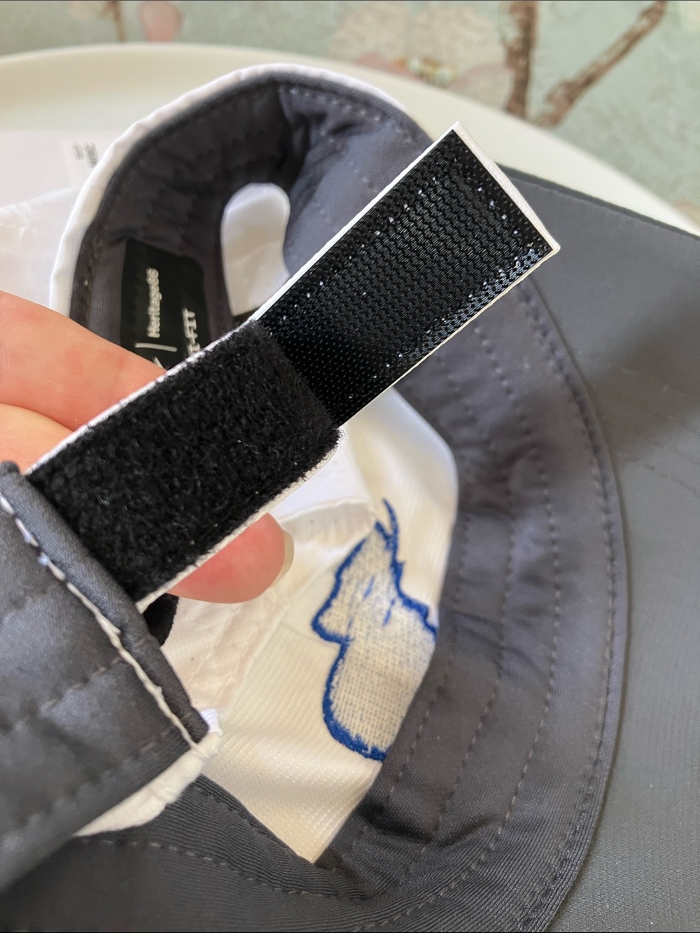 NWT OSFM Nike White Mesh Cap With Navy Elephant Embroidery & Velcro Closure - Picture 6 of 8